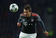 EINDHOVEN, NETHERLANDS - NOVEMBER 01:  Mats Hummels of Bayern Muenchen heads clear during the UEFA Champions League Group D match between PSV Eindhoven and FC Bayern Muenchen at Philips Stadion on November 1, 2016 in Eindhoven, Netherlands.  (Photo by Dean Mouhtaropoulos/Getty Images)